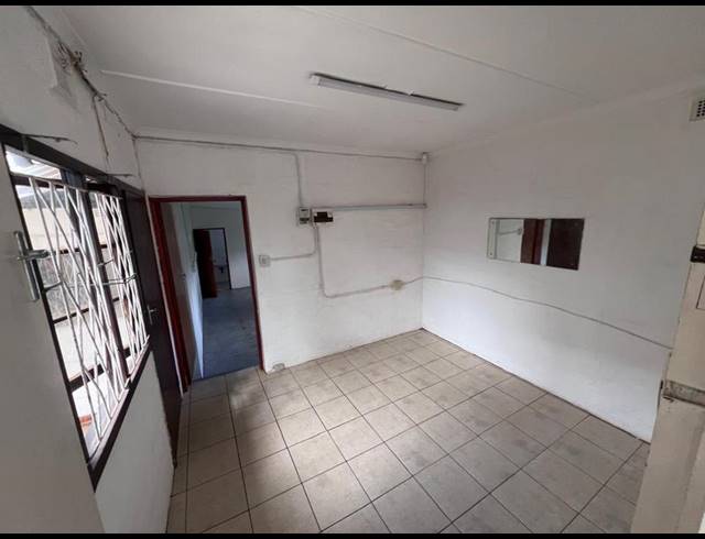 BUSINESS PROPERTY TO RENT IN SHELLY BEACH